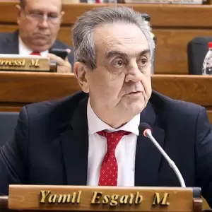 "No seas pesada": Esgaib a periodista que cuestiona su carrera universitaria de solo 3 años