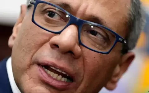 Ecuador: Glas, hospitalizado por negarse a comer en la c�rcel