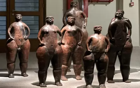 Exposici�n "Narrativas de Cabotaje: Arte y Territorio", en el puerto de Asunci�n
