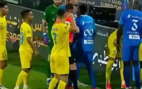 Cristiano Ronaldo, a punto de agredir al �rbitro tras roja directa