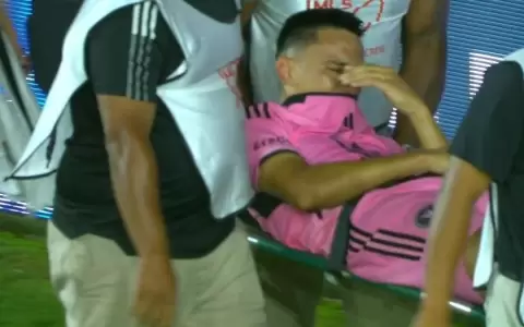 Preocupaci�n: Diego G�mez se retira en camilla
