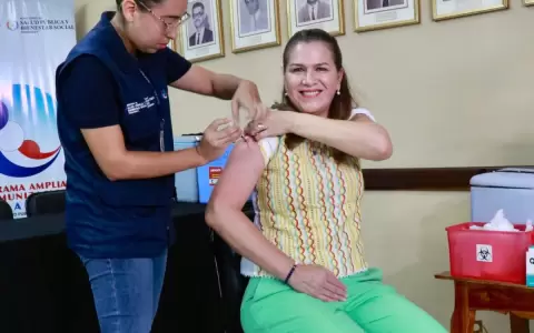 Lanzan campa�a "Vacunarse es poder"