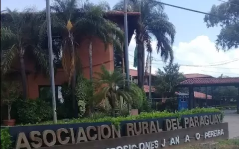 Pe�a promulga ley que habilita al Paraguay a crear su primera universidad rural