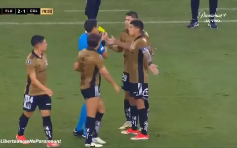 Viral: la amarilla para Guillermo Paiva por mojar al �rbitro