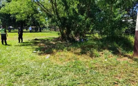 Hallan feto en el patio de un colegio en Presidente Franco