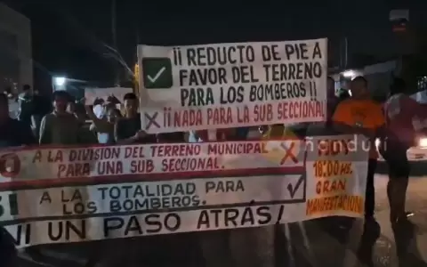 Manifestaci�n en San Lorenzo en contra de una subseccional colorada en predio de bomberos