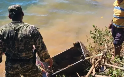 Parte del cajero robado fue arrojado a las aguas del r�o Paran�