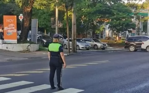 Agente de la PMT fue arrollada por un automovilista