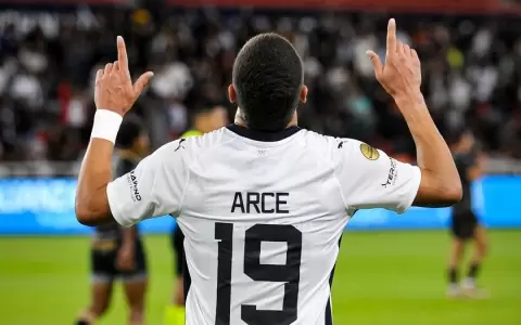 Doblete de Alex Arce para la victoria de Liga sobre Delf�n