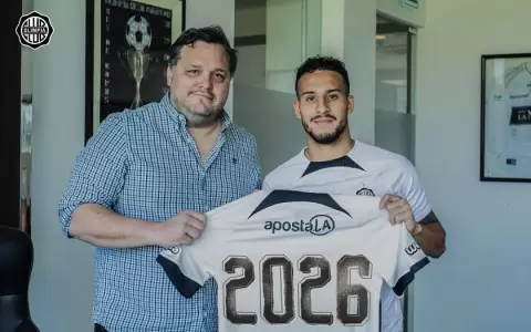 Fernando Cardozo renueva su contrato con Olimpia