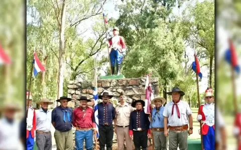 Jinetes uruguayos que cabalgaron hasta Asunci�n celebran centenario de "Solar de Artigas"