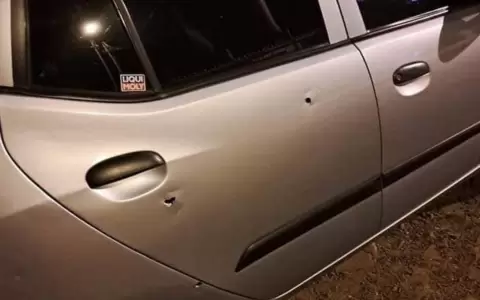 Hombre dispar� contra un veh�culo de plataforma solo porque su novia descendi� del mismo