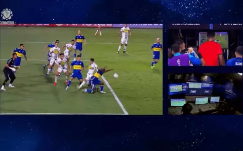 As� vieron desde el VAR la mano de Luis Adv�ncula