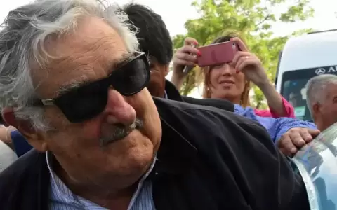 Mujica: en Venezuela parece "pero no juegan a la democracia"