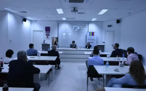 Mitic anuncia la disponibilidad de 400 becas