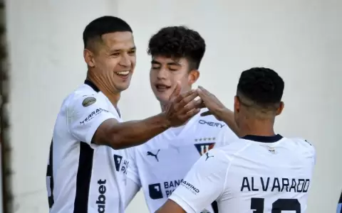 Golazo de Alex Arce para la victoria de Liga
