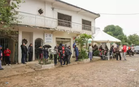 Masiva concurrencia en jornada de documentaci�n en el Centro C�vico de Zeballos Cu�