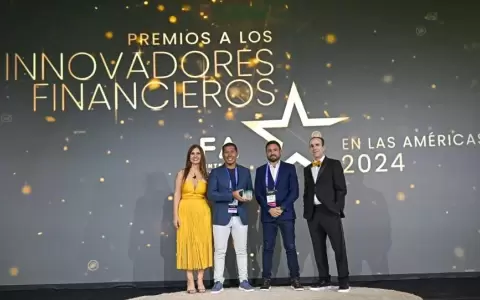 ueno bank recibe reconocimiento de platino en los Fintech Americas 2024