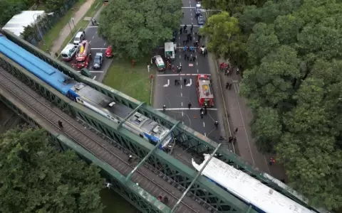 Decenas de heridos tras choque de tren en Buenos Aires