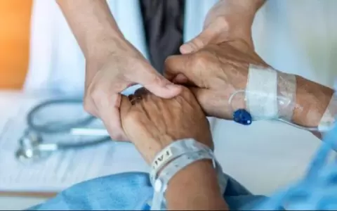 Cuidados paliativos: "As� como respetamos la vida, hay que respetar la muerte"