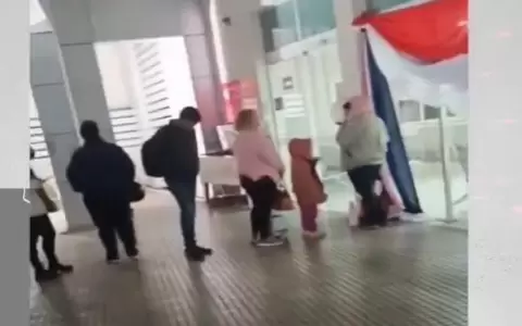 Pacientes de IPS Central esperaron desde la madrugada en el fr�o del exterior