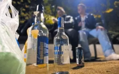 Ingerir bebidas alcoh�licas frente a las bodegas est� prohibido