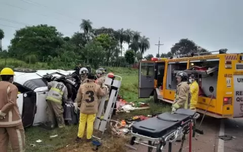 Cinco personas mueren en choque frontal en Carapegu�