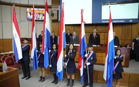 Aprueban proyecto de Esgaib que obliga entonaci�n del himno nacional en colegios