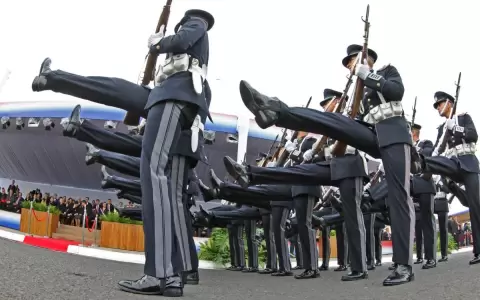Con desfile militar, policial y estudiantil se celebr� en la Capital los 213 a�os de Independencia Nacional