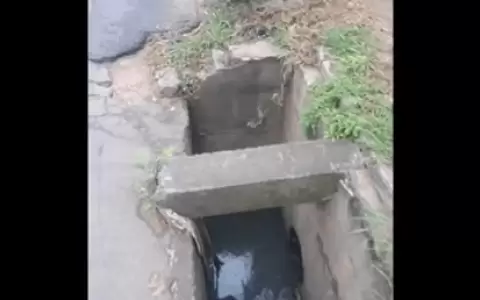 Mujer cae a un registro cloacal luego de que un chofer la bajara en una parada no establecida