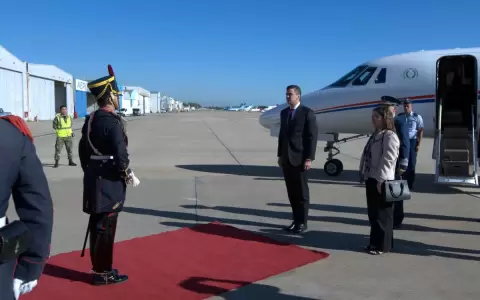 Pe�a viaj� a Miami y luego ir� a El Salvador para el juramento de Bukele