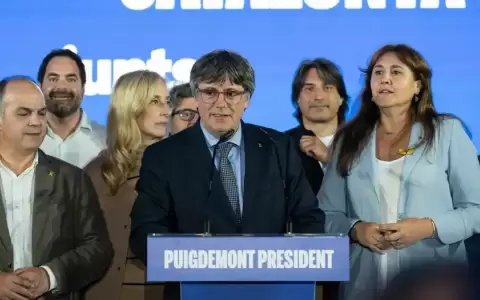 Catalu�a: Puigdemont anuncia candidatura a liderar Gobierno