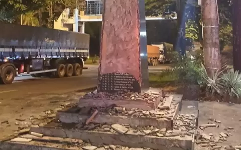 "Kelemb�" derrib� un monolito mas�nico en CDE