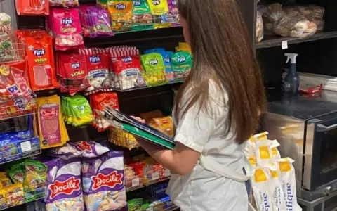 Inspectores del INAN verificaron productos en supermercados