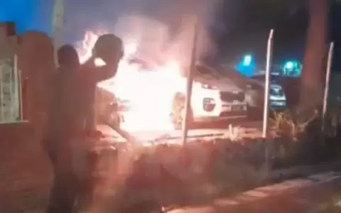 Desconocidos atacaron una playa de autos con bombas molotov en Fernando de la Mora