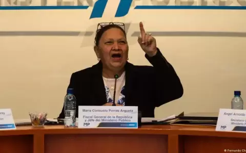 Bernardo Ar�valo pide a Congreso destituir a Consuelo Porras