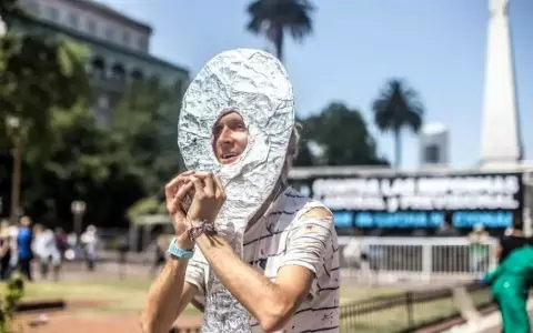 "La libertad de ser bobo": taller de performance con Huge Sillytoe