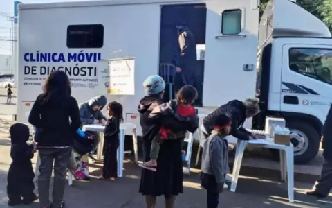 Ind�genas apostados frente al INDI recibieron asistencia integral en salud