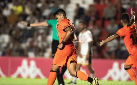 Olimpia remonta en el Este y se prende a la lucha por el t�tulo