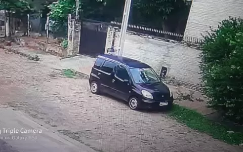 Ni�o fue obligado a subir a un auto a punta de pistola, luego lo abandonaron en estado de shock