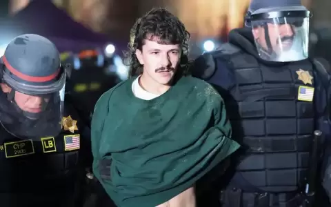 Polic�a desmantela protesta en la Universidad de California
