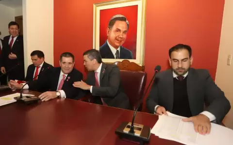 Informe de gesti�n de Pe�a ante la ANR es una demostraci�n de poder de Cartes, afirma analista