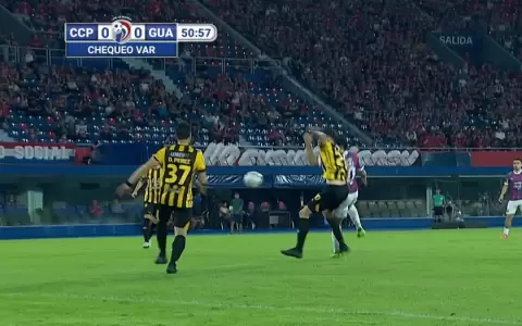 �Fue penal? La pol�mica que dej� el Cerro Porte�o vs. Guaran�