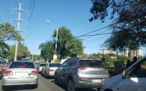 Filas colmaron la Municipalidad de Lambar� en �ltimo d�a de habilitaci�n vehicular