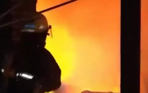 Incendio consumi� dep�sito en el barrio San Rafael