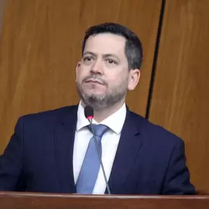 Latorre habl� "maravillas" de su gesti�n y olvid� esc�ndalo por nepotismo