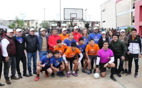 El gol de Santiago Pe�a para conmemorar el D�a de Lucha contra las Drogas