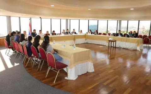 Tras denuncias de irregularidades en admisi�n, senadores se re�nen con autoridades de Medicina UNA