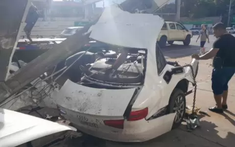 Automovilista muere tras incrustarse con su veh�culo contra una columna en San Lorenzo