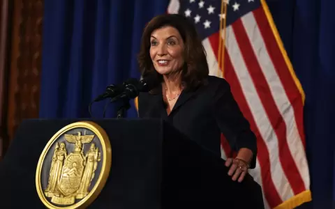 Gobernadora de Nueva York firma ley para regular los algoritmos en RRSS: "Los ni�os est�n en peligro"